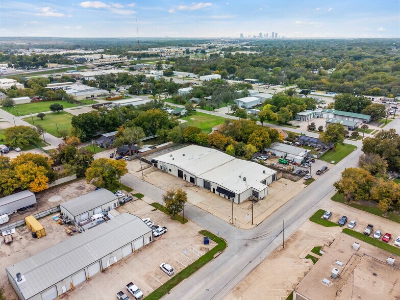 More Photos Of 2333-2337 Delante St, Haltom City Warehouse For Sale