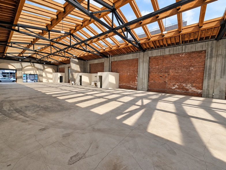 More Photos Of 1317 S Olive St, Los Angeles Showroom For Lease