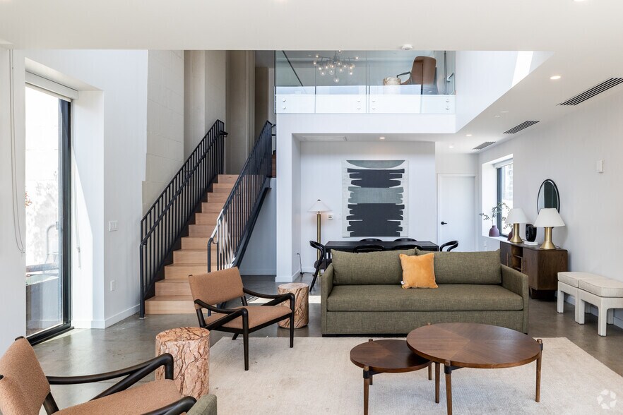 More Photos Of 701 S Hill St, Los Angeles Hospitality For Sale