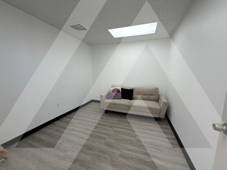 More Photos Of 10122 Long Point Rd, Houston Medical For Lease