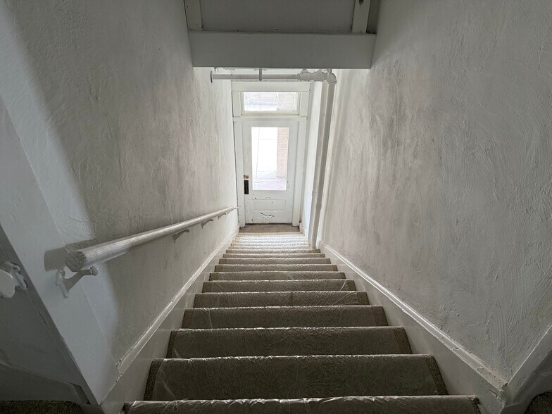 More Photos Of 33 N Washington St, Berkeley Springs Restaurant For Sale