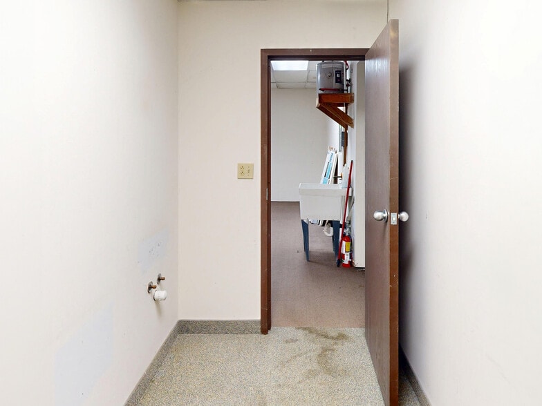 More Photos Of 2051-2063 W 8th St, Erie Storefront Retail Office For Lease