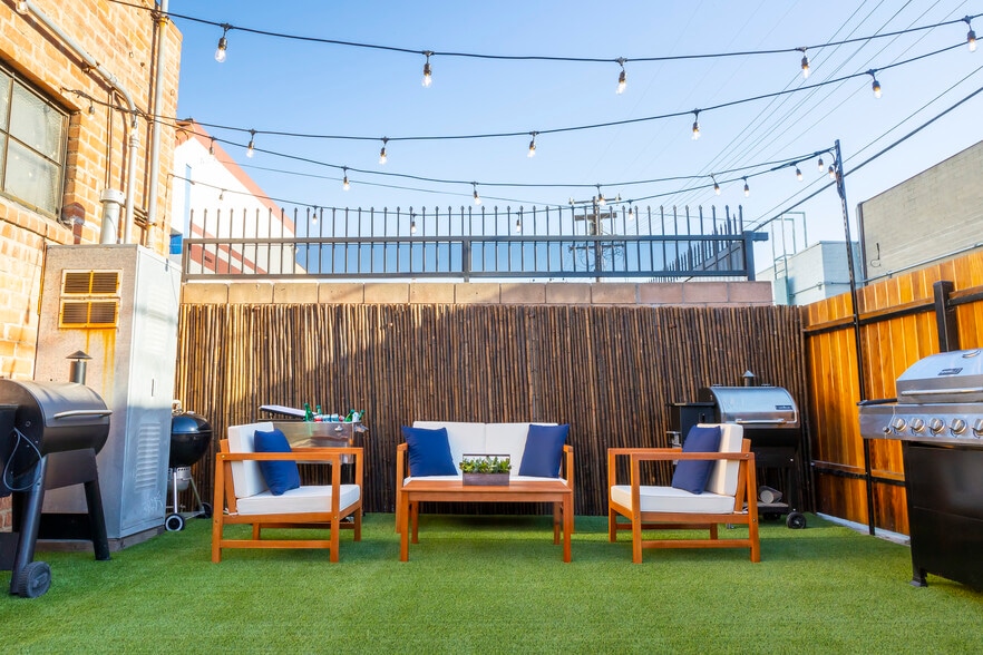 More Photos Of 3737 Robertson Blvd, Culver City Loft Creative Space For Lease