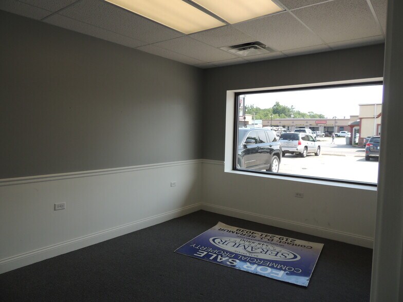 More Photos Of 1608 Lincolnway, Valparaiso Storefront Retail Office For Lease