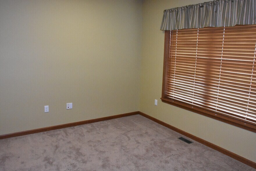 More Photos Of 105 McQuiston Dr, Jackson Center Industrial For Sale