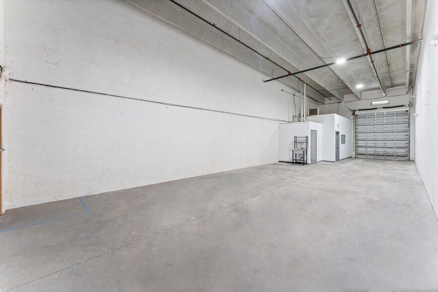 More Photos Of 13816 SW 142nd Ave, Miami Warehouse For Sale