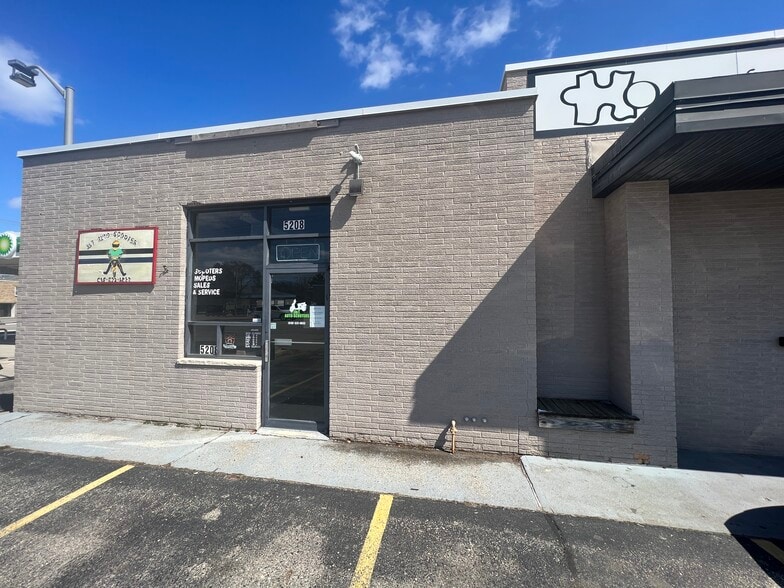 More Photos Of 5208-5216 S Division Ave, Grand Rapids Unknown For Lease