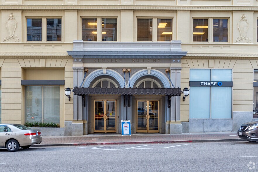 More Photos Of 321 S Boston Ave, Tulsa Office For Lease