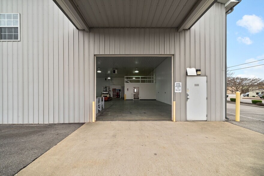 More Photos Of 1799 Alpine Dr, Clarksville Warehouse For Lease