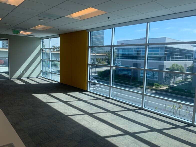 More Photos Of 861-881 Parkview Dr N, El Segundo Office For Sale