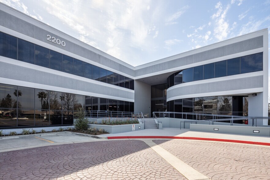 More Photos Of 2100 W Orangewood Ave, Orange Unknown For Lease