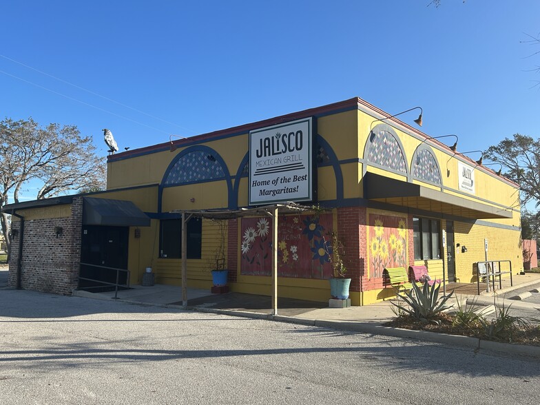 Primary Photo Of 8389 S Tamiami Trl, Sarasota Restaurant For Lease