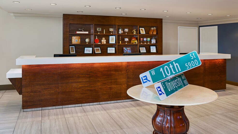 More Photos Of 925 S University Ave, Little Rock Hotel For Sale