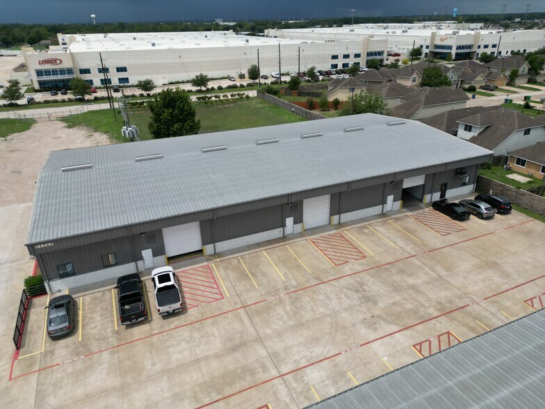 More Photos Of 11265 Windfern Rd, Houston Warehouse For Lease
