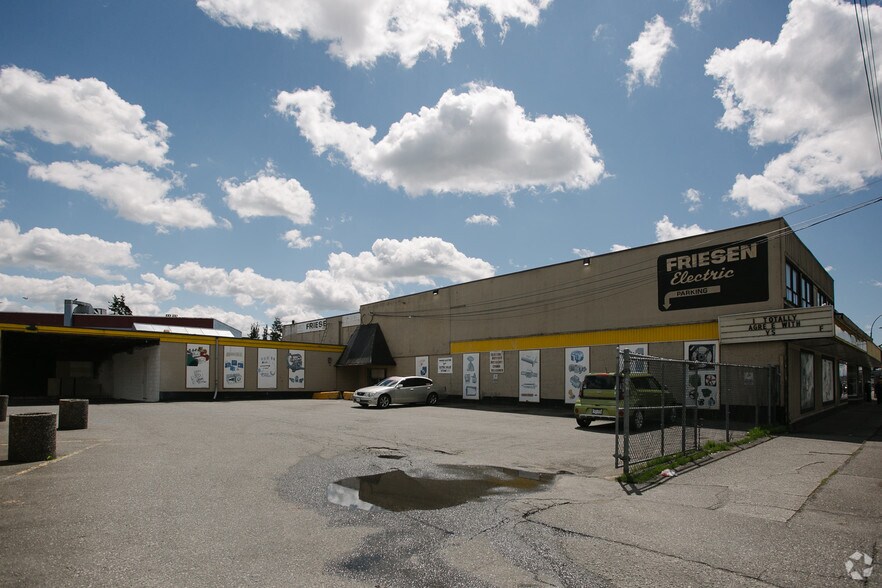 More Photos Of 32032 S Fraser Way, Abbotsford Storefront For Lease