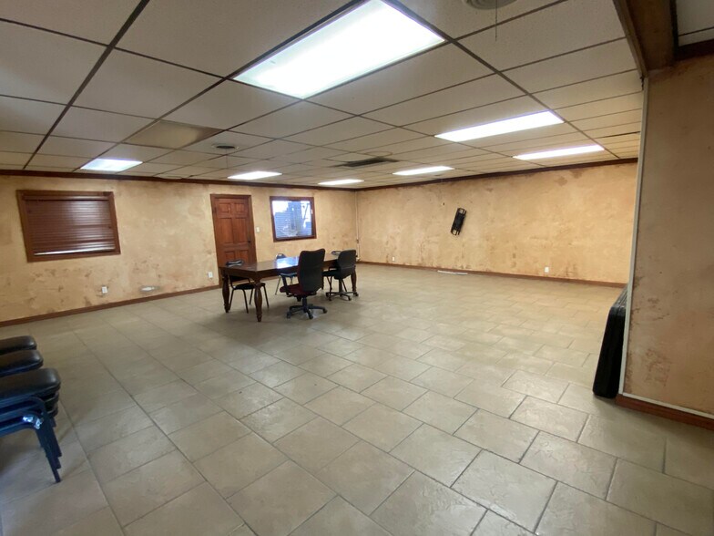 More Photos Of 3333 SE 3rd Ave, Amarillo Warehouse For Lease