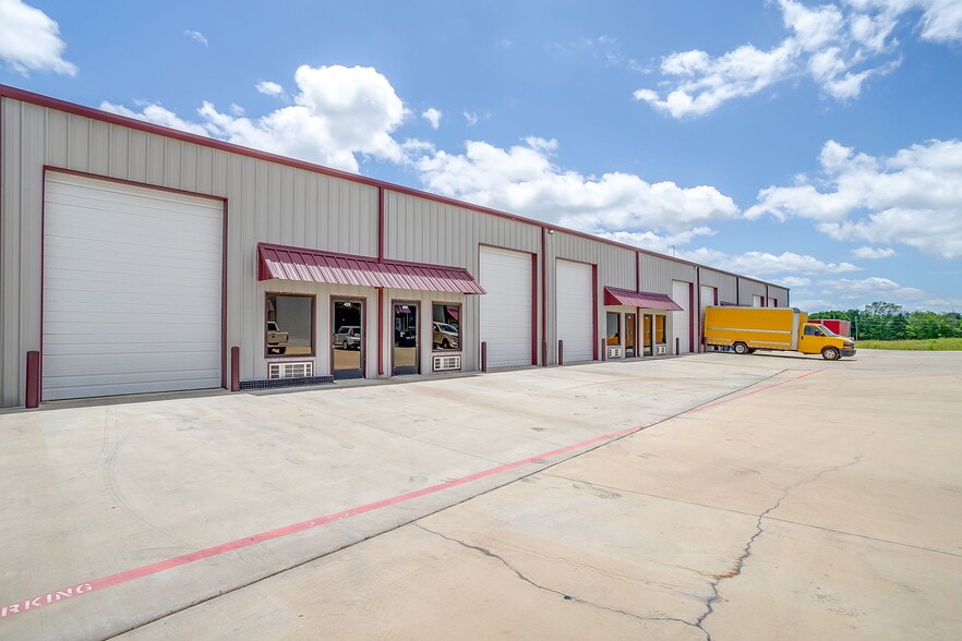 More Photos Of 6050 E Highway 67, Alvarado Storefront Retail Office For Lease