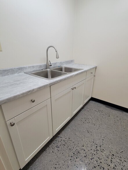More Photos Of 2726-2708 Lee Hwy, Troutville Freestanding For Lease