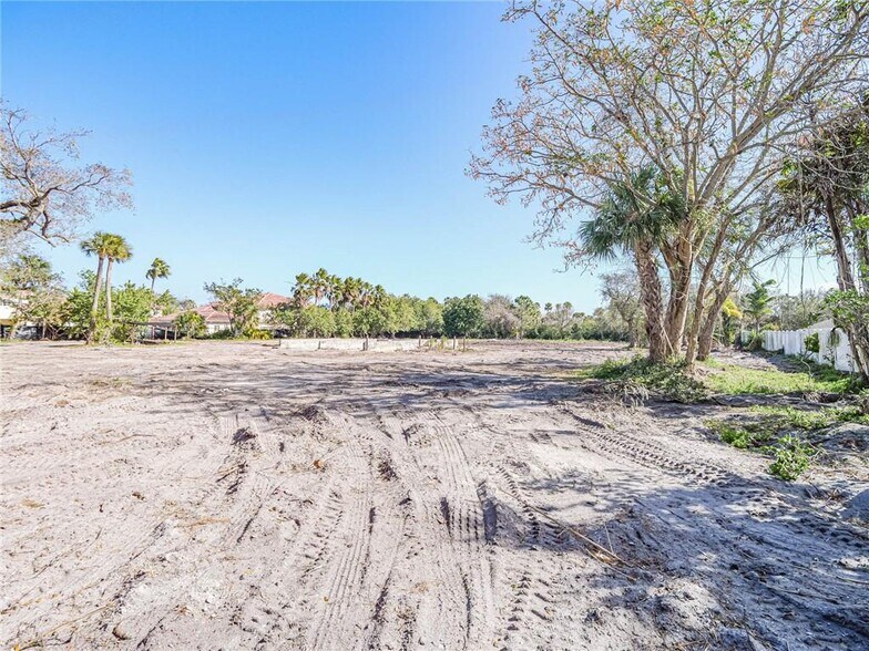 More Photos Of 690 6th Ave, Vero Beach Land For Sale