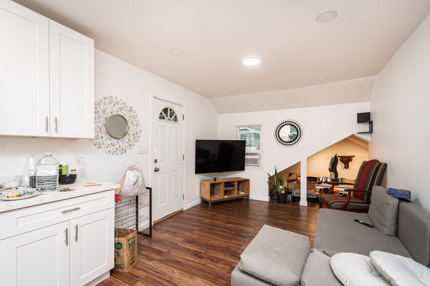 More Photos Of 1535 Arcade Blvd, Sacramento Multifamily For Sale