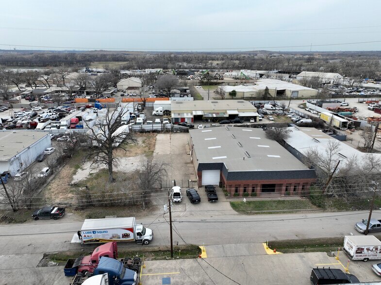 More Photos Of 2119 Quincy St, Dallas Warehouse For Lease