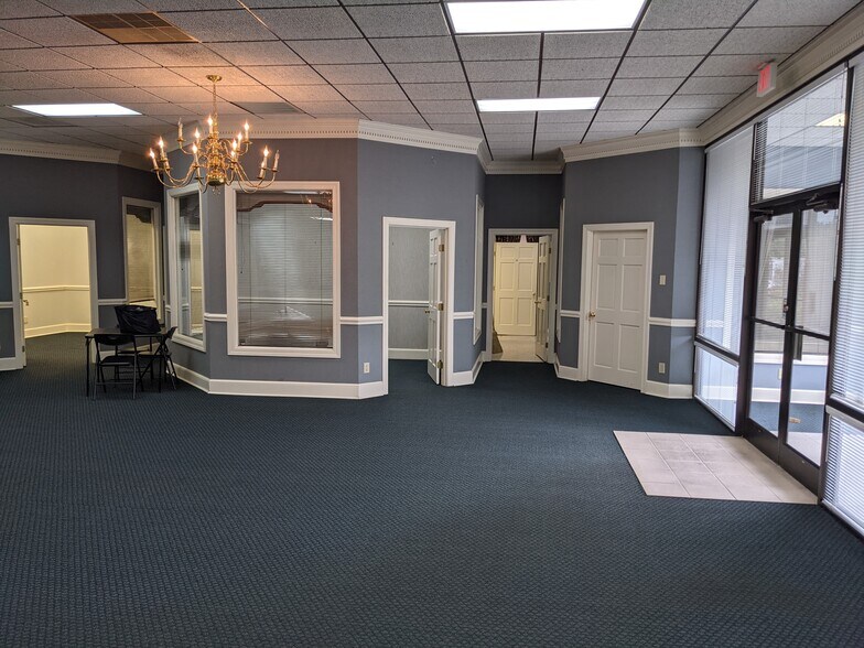 More Photos Of 105 Dearborn St, Great Falls Bank For Sale