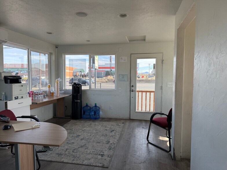 More Photos Of 1465 S Highway 97, Redmond Office For Lease