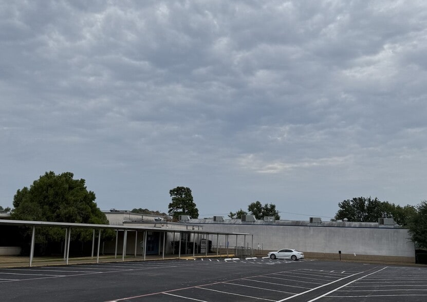 More Photos Of 501 Pine Tree Rd, Longview Schools For Sale