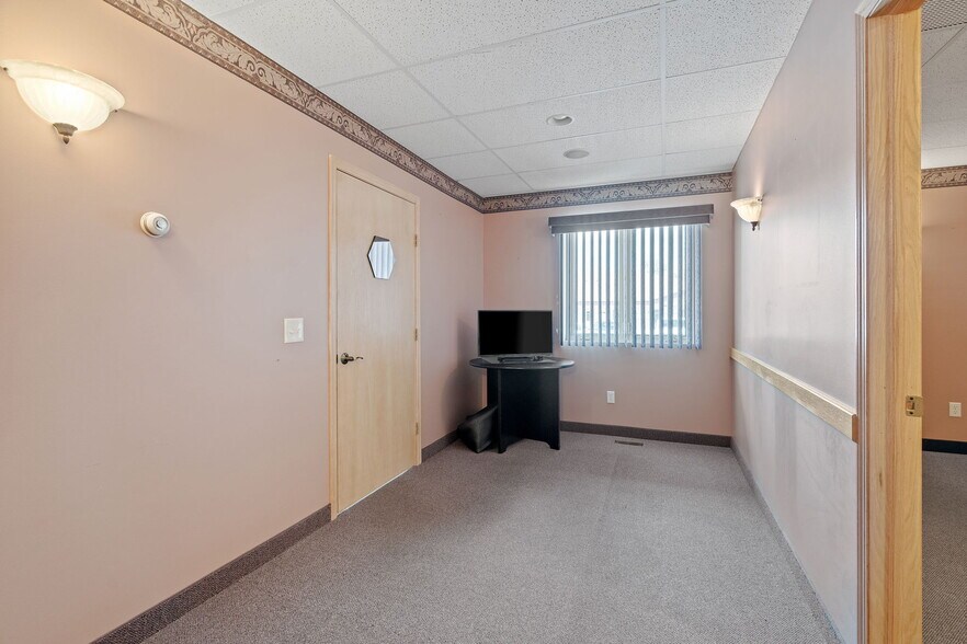 More Photos Of 3366-3368 NW Bunker Lake Blvd, Andover Medical For Sale