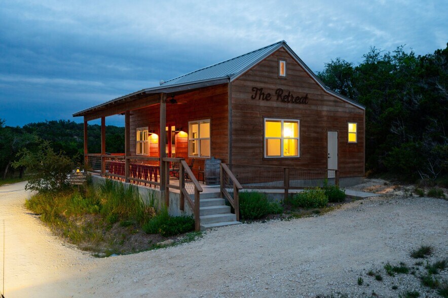 More Photos Of 7400 McGregor Ln, Dripping Springs Hotel For Sale
