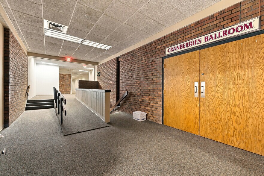 More Photos Of 2321 W Grand Ave, Wisconsin Rapids Office For Sale