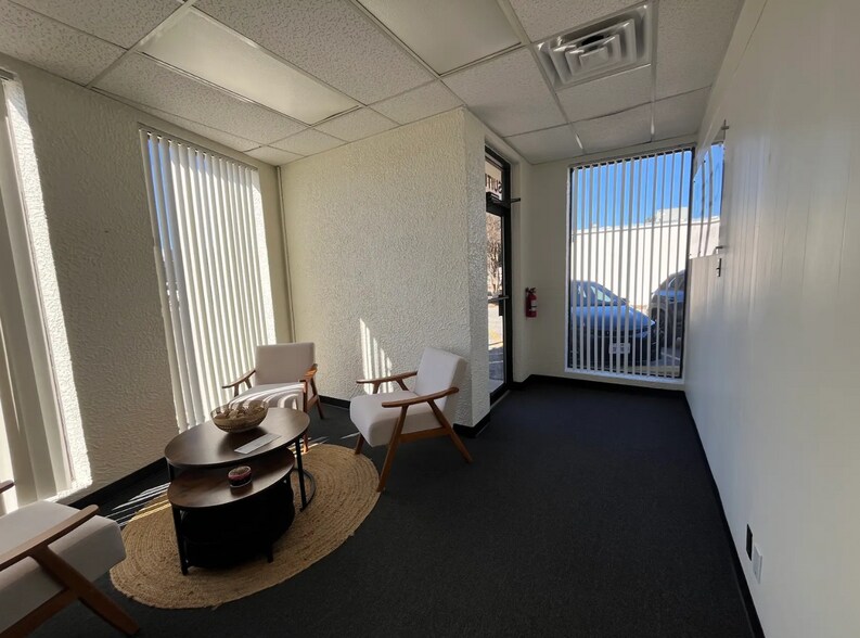 More Photos Of 10518 Gulfdale St, San Antonio Light Distribution For Lease