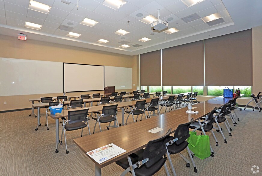 More Photos Of 550 Reserve St, Southlake Loft Creative Space For Lease