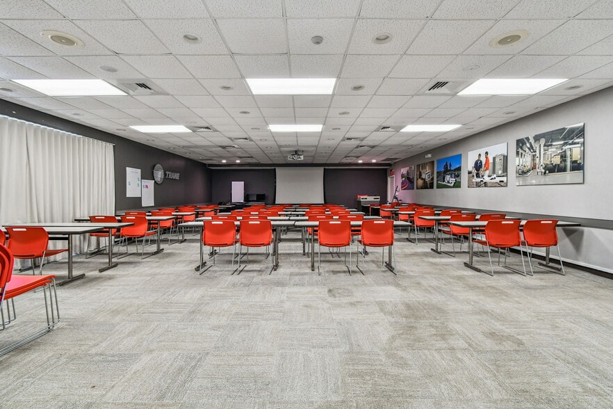 More Photos Of 902 N Himes Ave, Tampa Office For Lease