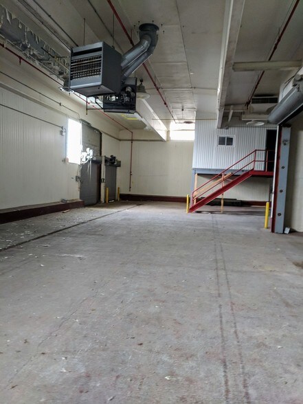 More Photos Of 80-90 North St, Park Forest Manufacturing For Sale