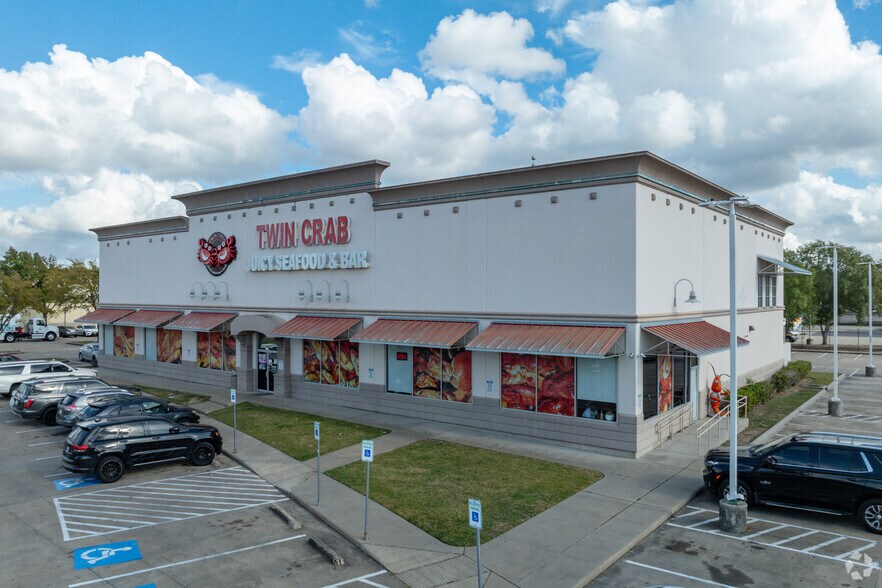 More Photos Of 12802-12808 Gulf Fwy, Houston Unknown For Lease