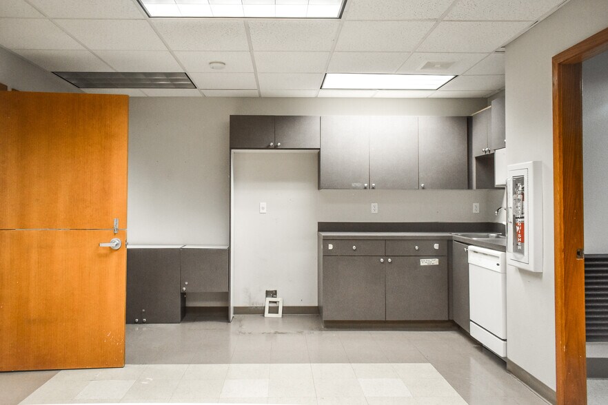 More Photos Of 1110 N Center Pky, Kennewick Office For Lease