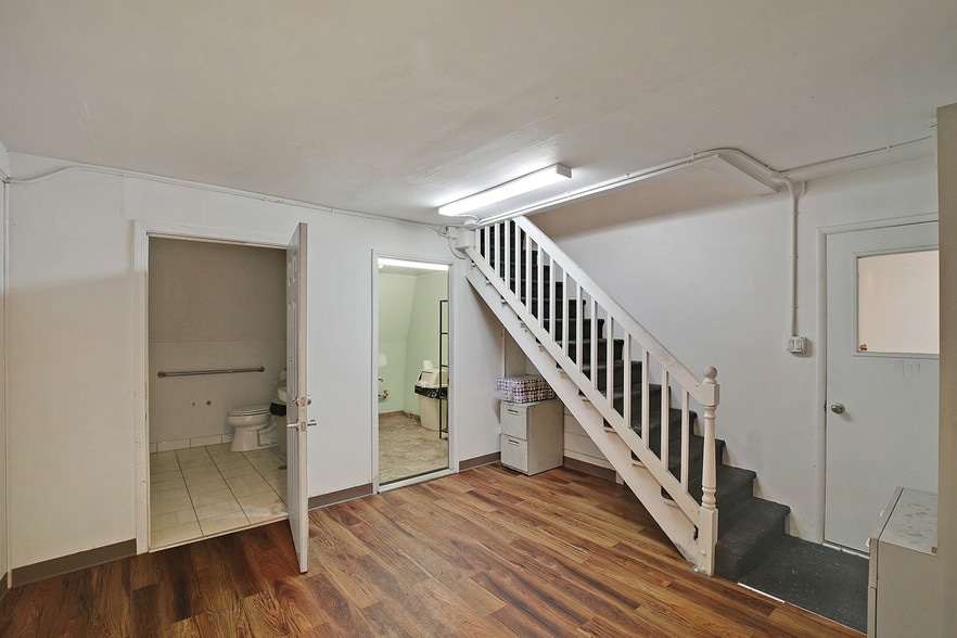 More Photos Of 4800 Bissell Ave, Richmond Manufacturing For Sale