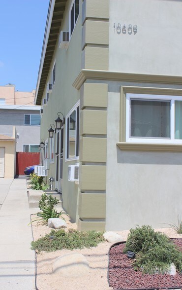 More Photos Of 10603-10609 Palms Blvd, Los Angeles Apartments For Sale