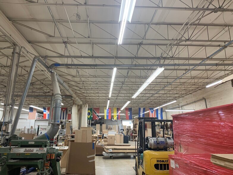 More Photos Of 1675-1677 W 31st Pl, Hialeah Manufacturing For Lease