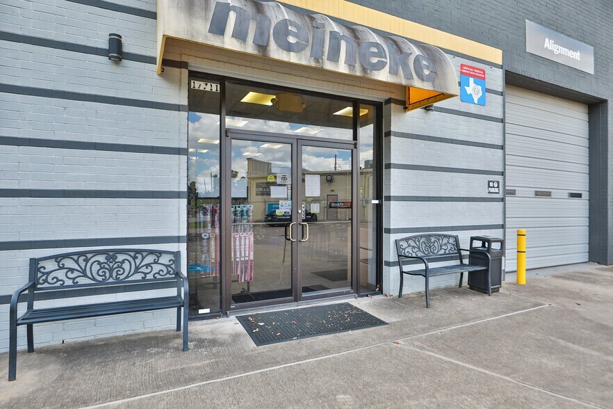 More Photos Of 17711 Old Louetta Rd, Houston Auto Repair For Sale