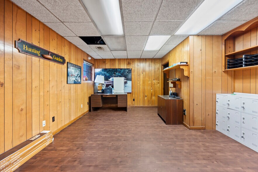 More Photos Of 215 Aloe Rd, Greensboro Manufacturing For Lease