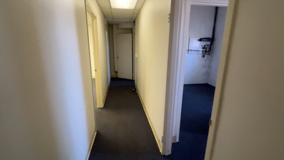 Primary Photo Of 418 Caredean Dr, Horsham Township Light Distribution For Lease