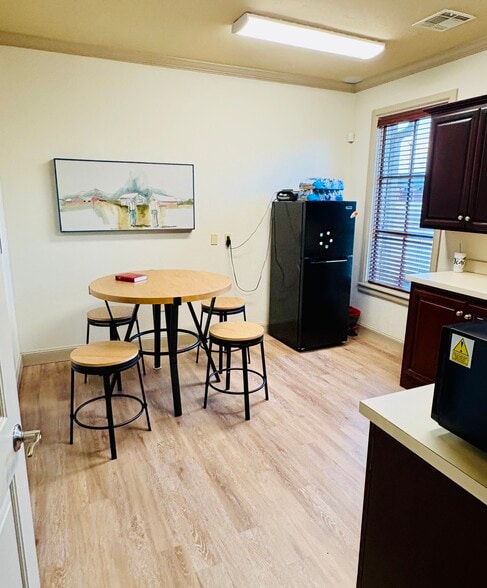 More Photos Of 1743 W 33rd St, Edmond Medical For Lease