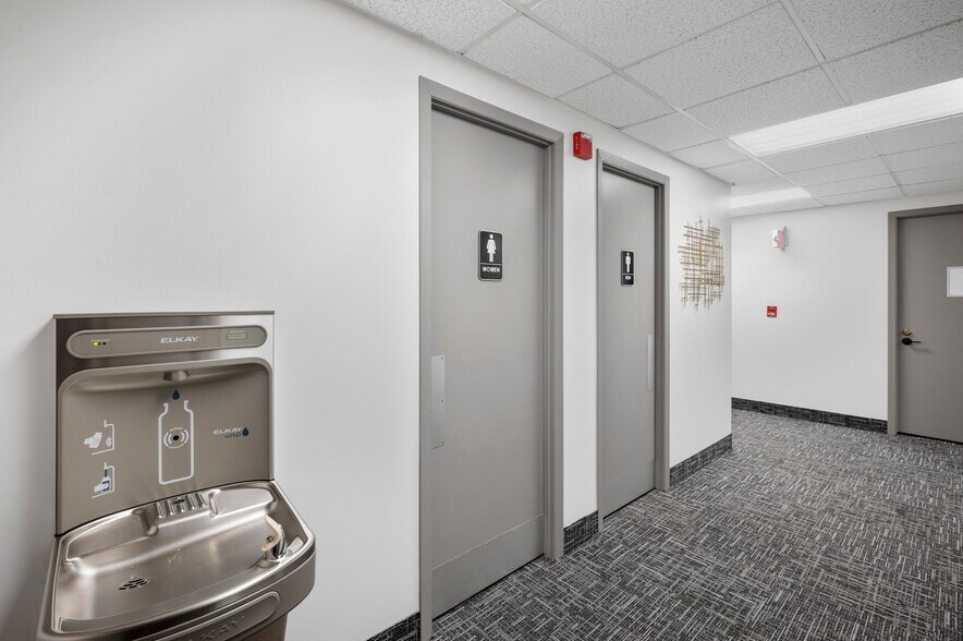 More Photos Of 2817 S Anthony Ln, Saint Anthony Office For Lease