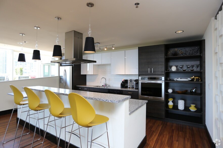 More Photos Of 2105 5th Ave, Seattle Apartments For Lease