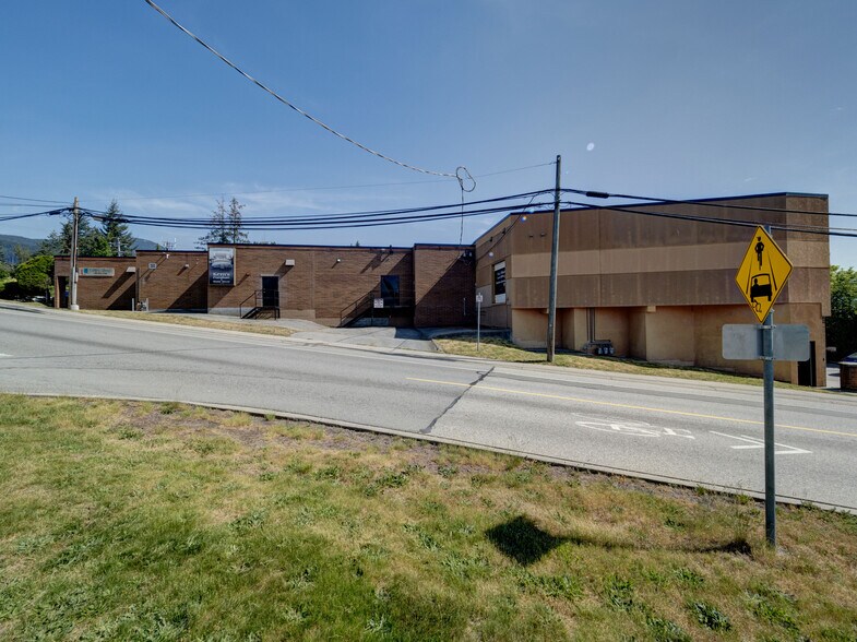 More Photos Of 771 Gibsons Way, Gibsons Storefront For Sale