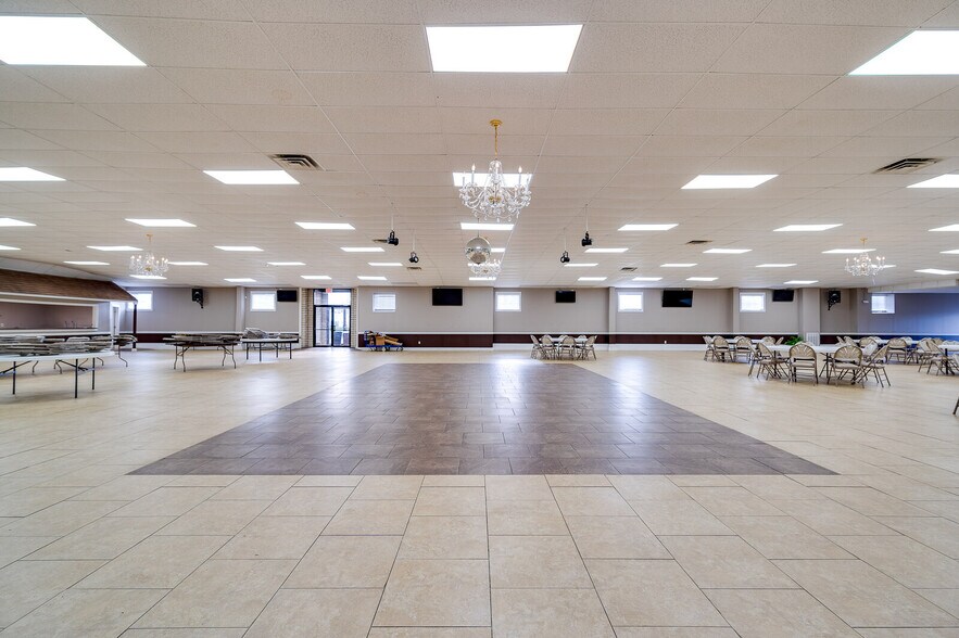 More Photos Of 6962 Coles Rd, Middletown General Retail For Sale