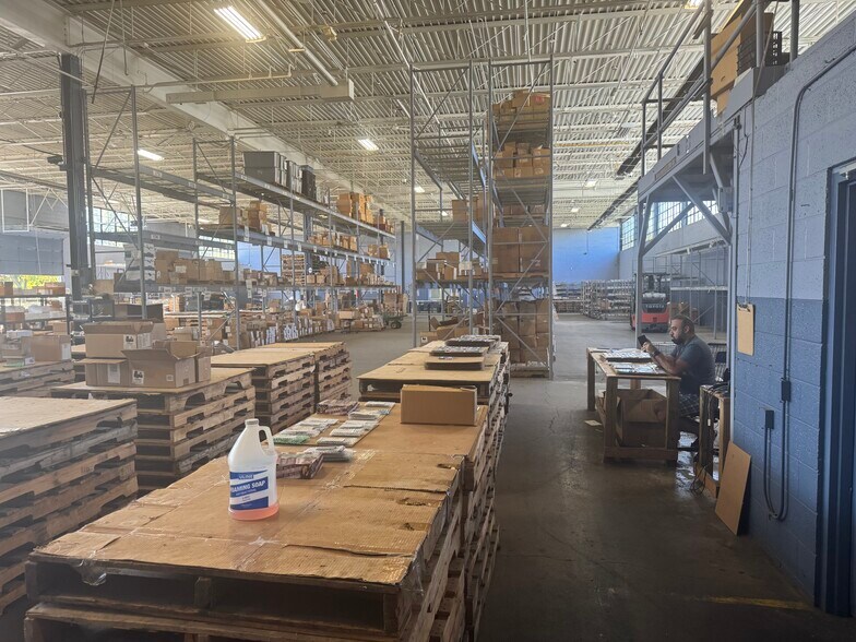 More Photos Of 34401 Commerce Rd, Fraser Warehouse For Lease