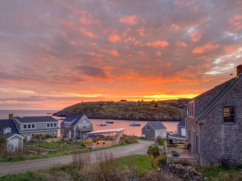 More Photos Of 5 Wharf Hill Rd, Monhegan Hospitality For Sale